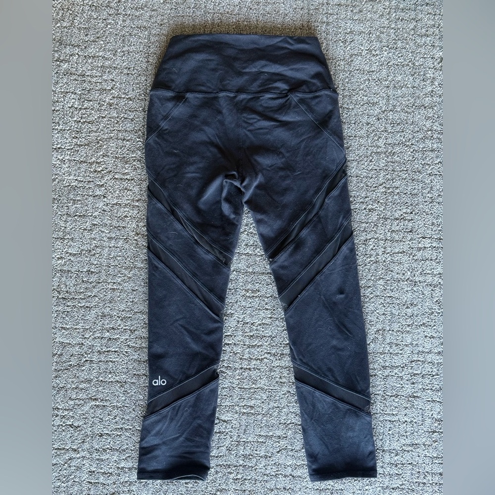 ALO Yoga Women’s Charcoal Leggings